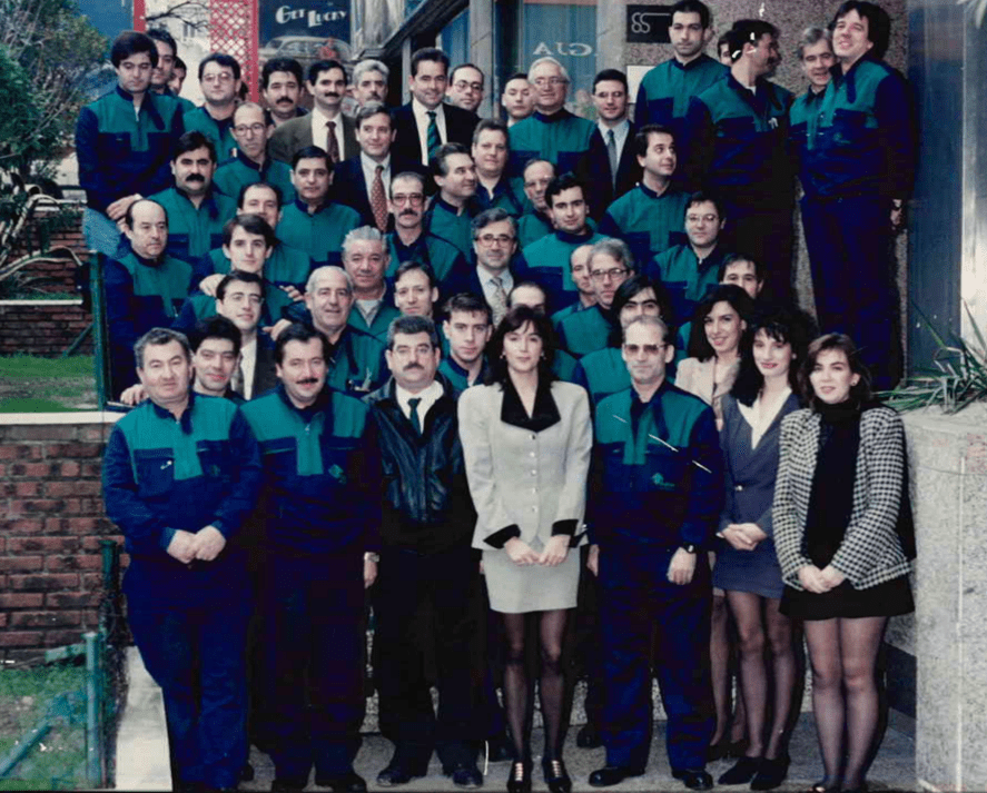 personal de oficina y tecnicos de mantenimiento de ascensores de duplex en el año 1997