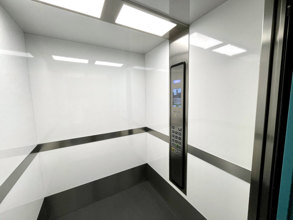 Cabina de ascensor modernizada