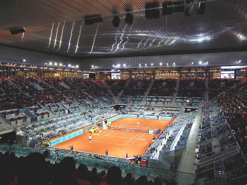 Interior del Estadio de Tenis de la Caja Mágica
