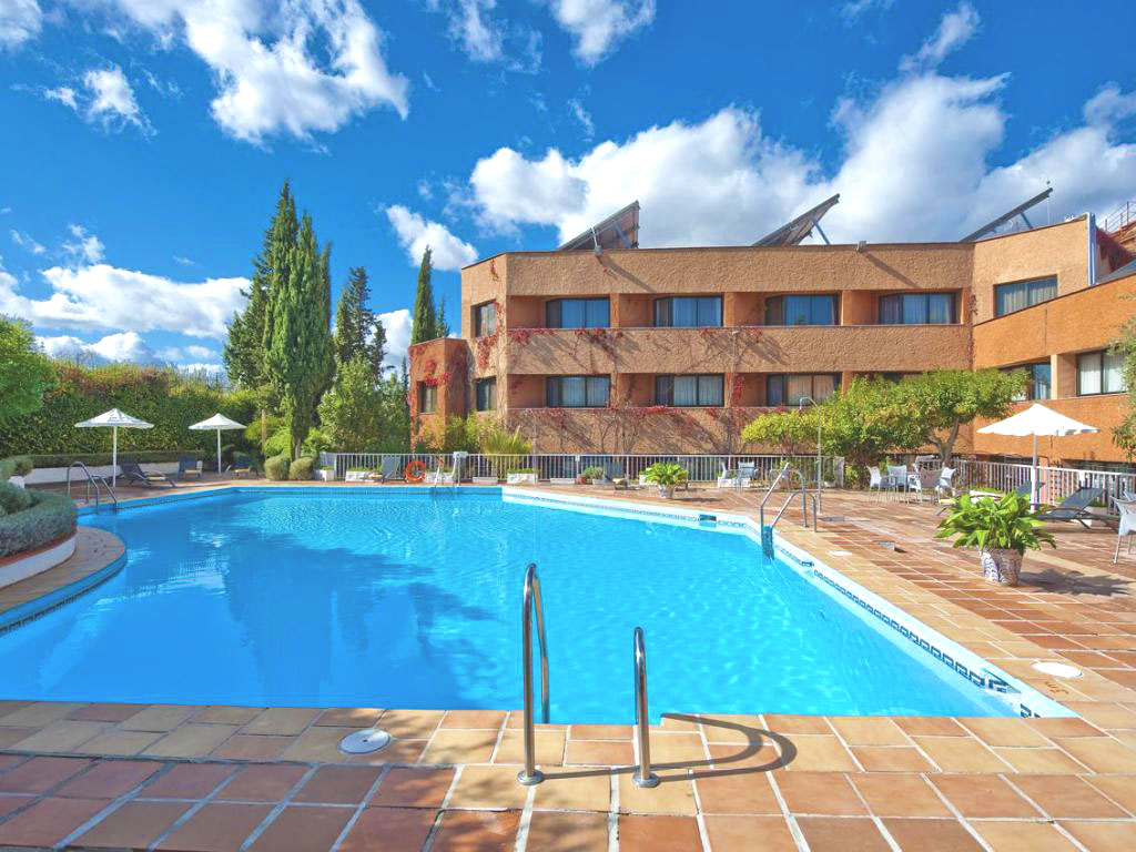 Piscina del Hotel Alixares de Granada