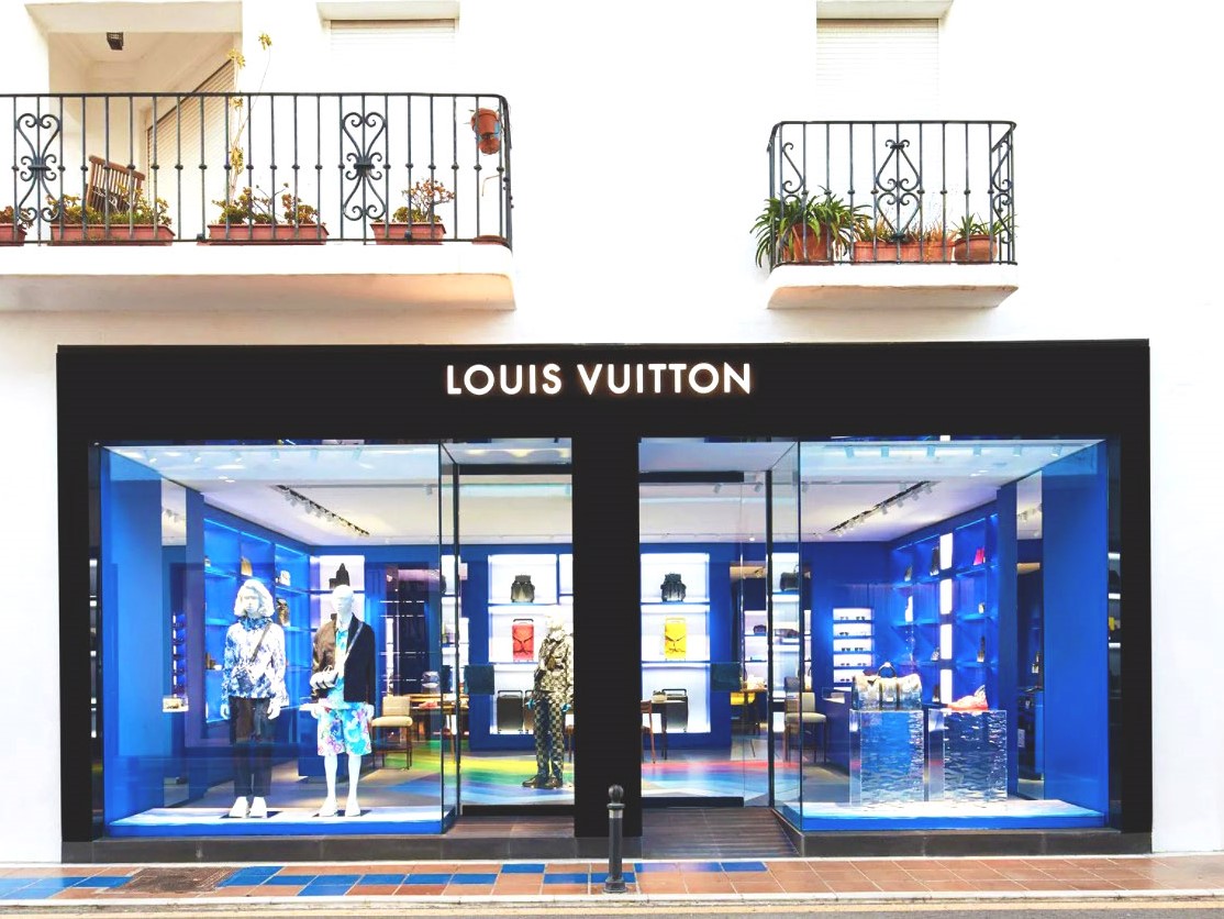 Escaparate de Louis Vuitton en Marbella