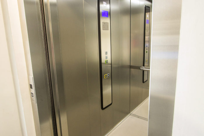 Cabina de ascensor modernizada