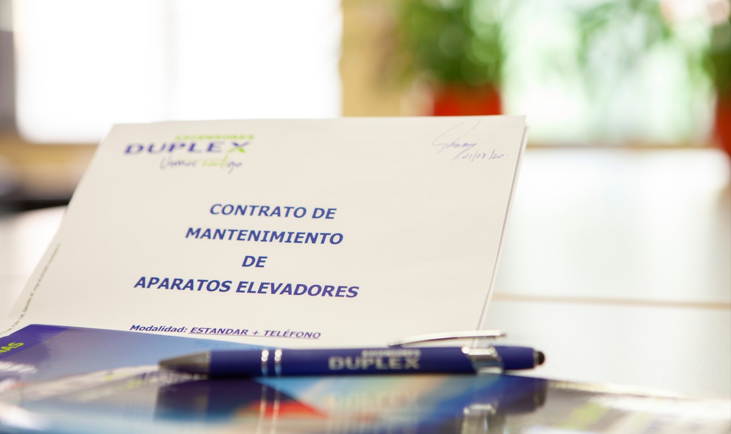 Duplex Ascensores ofrece contratos de mantenimiento de aparatos elevadores con diferentes coberturas