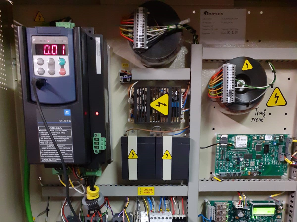 baterías de alimentación para rescates automáticos o semiautomáticos en ascensores eléctricos gearless