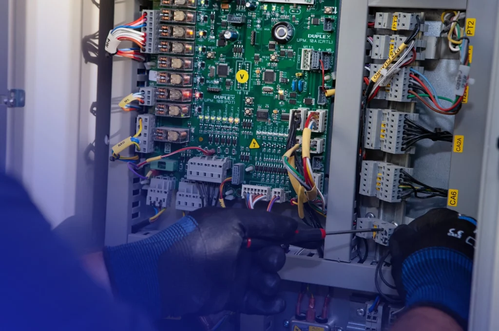 ¿Qué son las maniobras de los ascensores?
